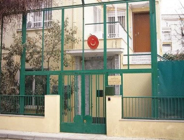 Παρκάρατε στην πλατεία Koμοτηνής και ήρθε η τροχαία; - Πάρτε τηλέφωνο τον Τούρκο αντιδήμαρχο και το θέμα θα λυθεί!